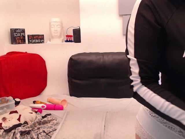 evatwiss's BongaCams show and profile