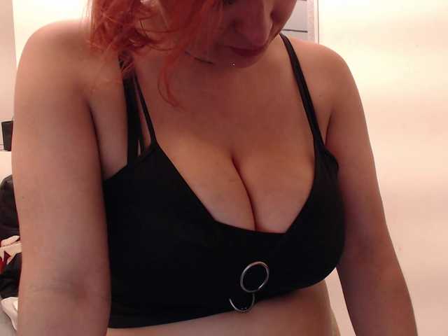 evatwiss's BongaCams show and profile