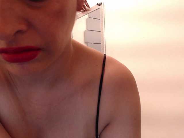 evatwiss's BongaCams show and profile