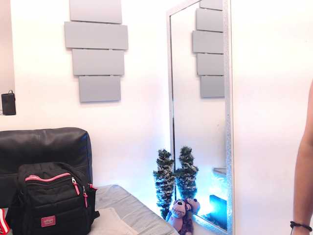 evatwiss's BongaCams show and profile