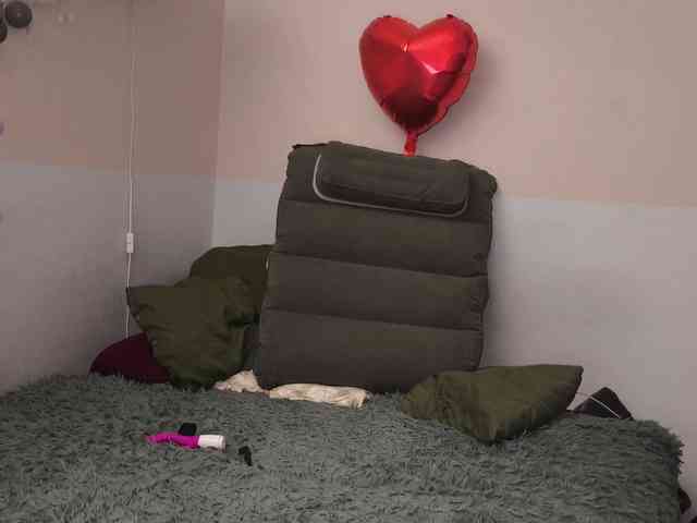 AllHolesLoveGirl webcam