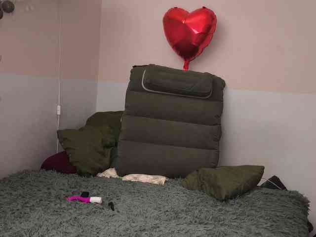 AllHolesLoveGirl webcam