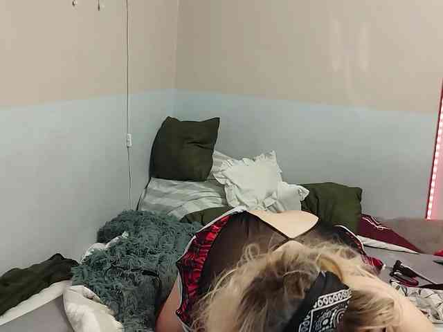 AllHolesLoveGirl webcam