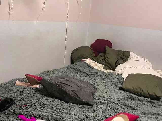 AllHolesLoveGirl webcam