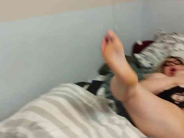 AllHolesLoveGirl webcam
