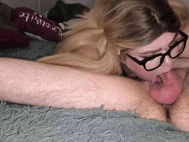 AllHolesLoveGirl webcam