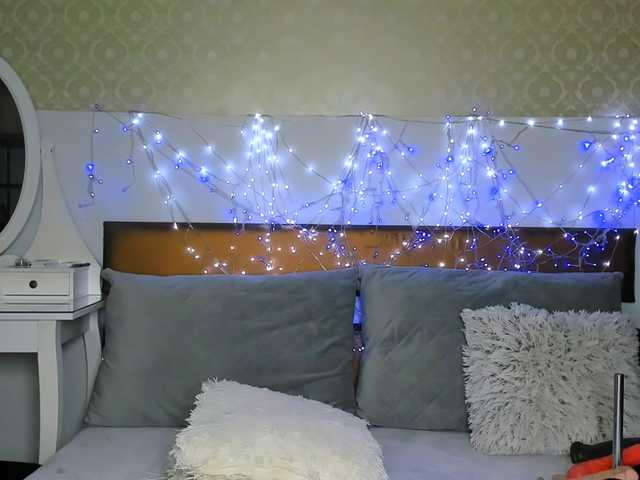 MiaBeeX's BongaCams show and profile