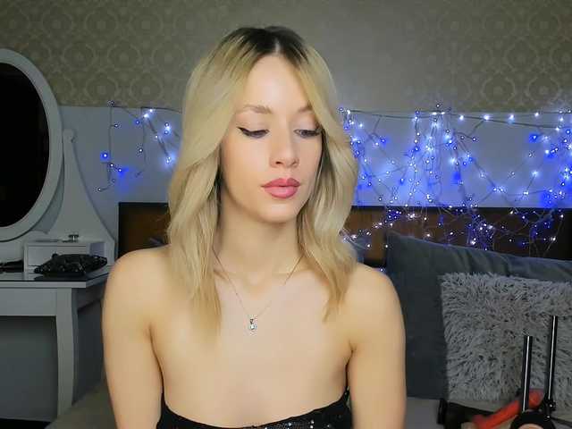 MiaBeeX Live Cam on BongaCams