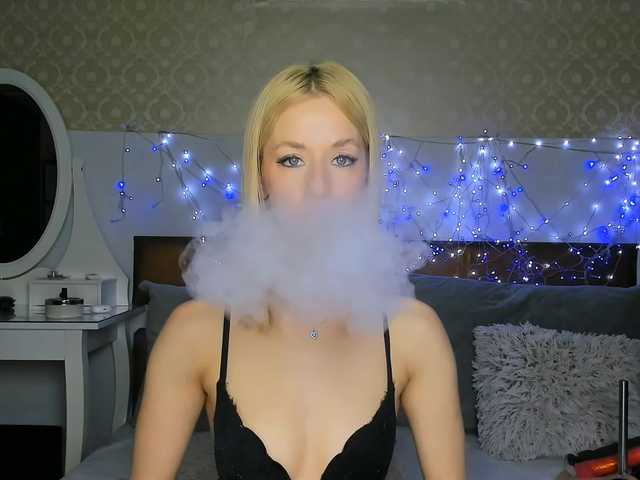 MiaBeeX's BongaCams show and profile