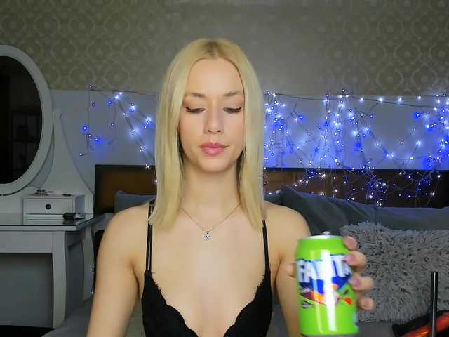 MiaBeeX's BongaCams show and profile