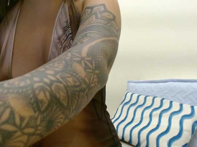 louisk2's BongaCams show and profile