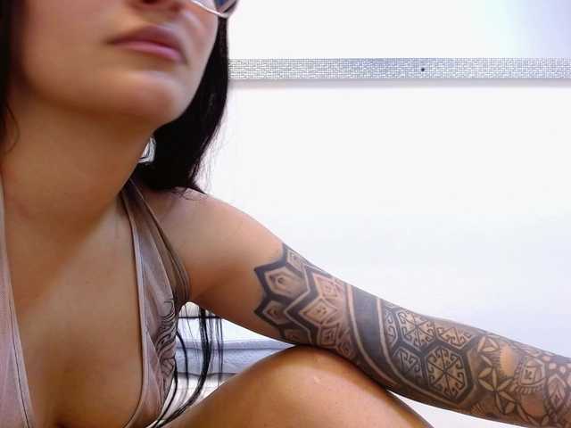 louisk2's BongaCams show and profile