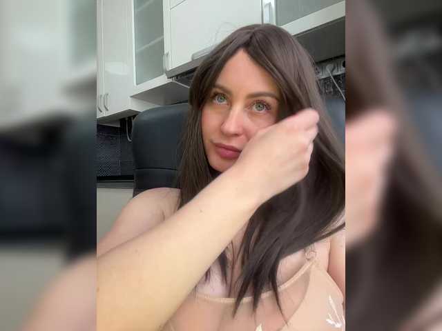 Nejnaja's BongaCams show and profile