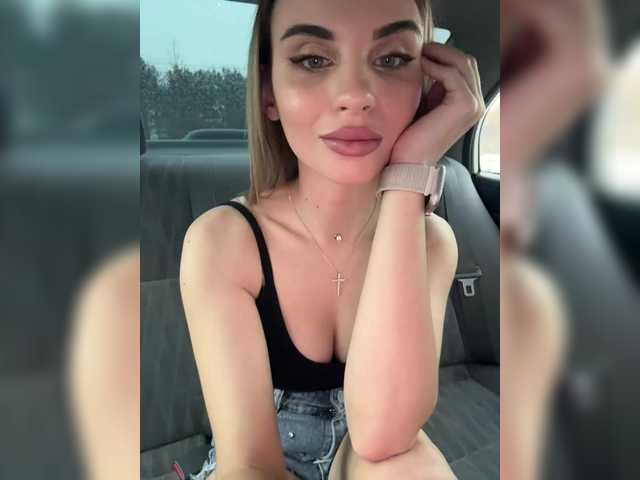 LedyMiya from BongaCams