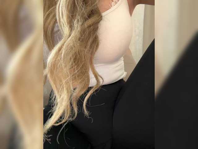 LedyMiya's BongaCams show and profile