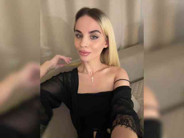 LedyMiya webcam