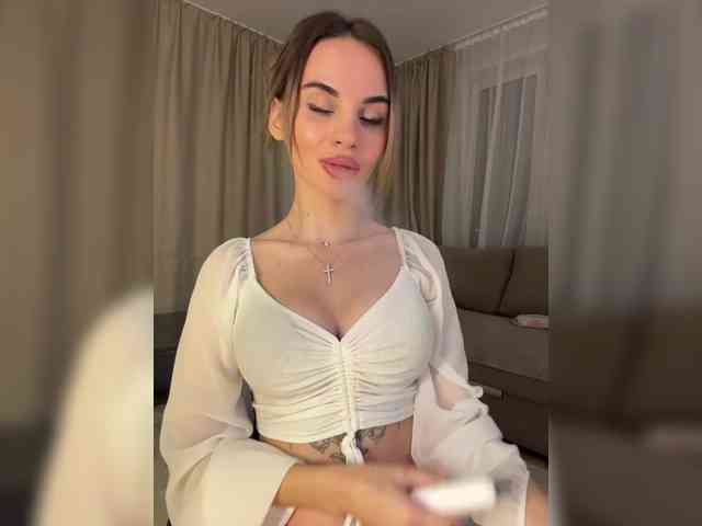 LedyMiya webcam