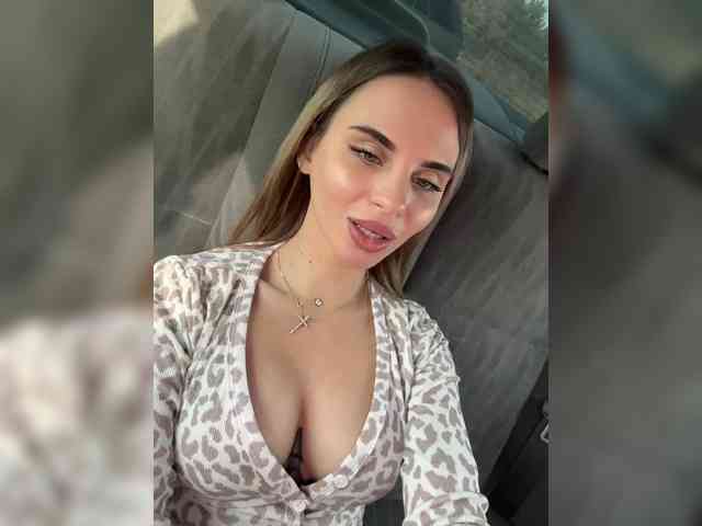 LedyMiya webcam