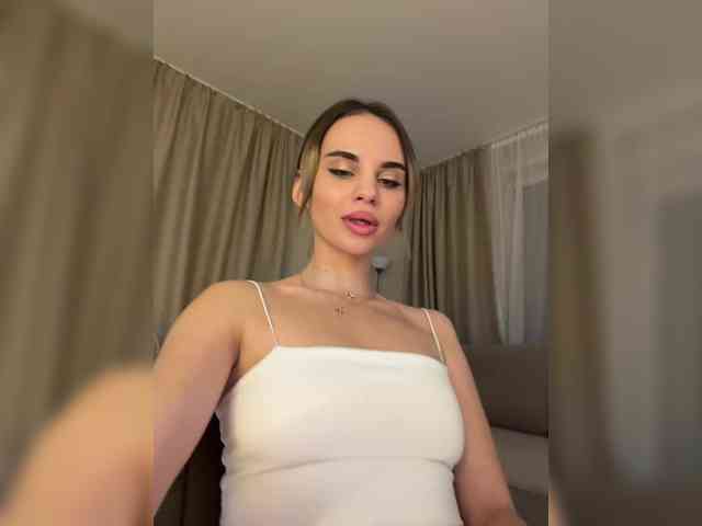 LedyMiya webcam