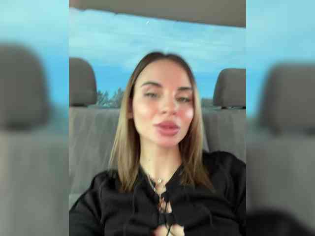 LedyMiya webcam