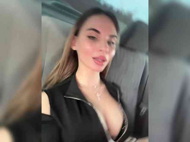 LedyMiya webcam