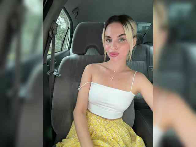 LedyMiya webcam