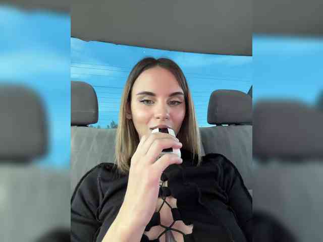 LedyMiya webcam