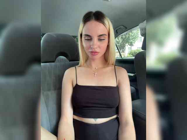 LedyMiya webcam