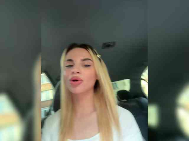 LedyMiya webcam