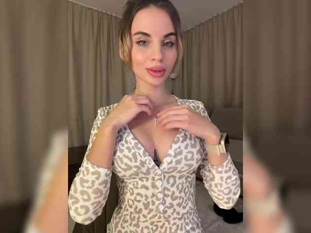 LedyMiya webcam