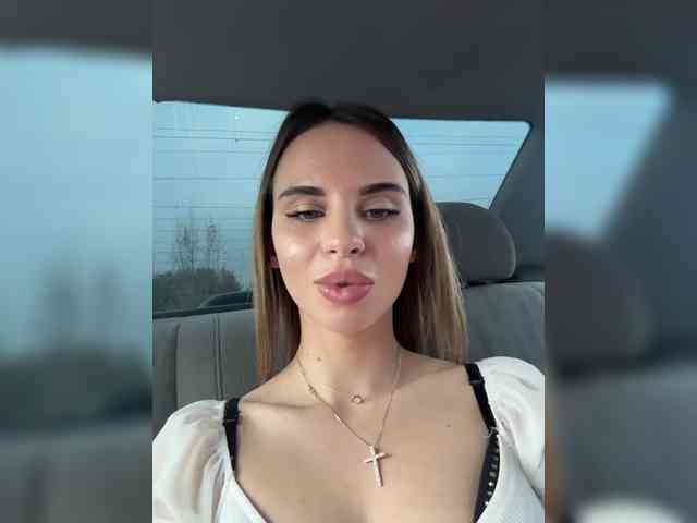 LedyMiya webcam