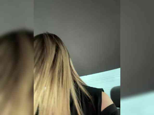 LedyMiya webcam