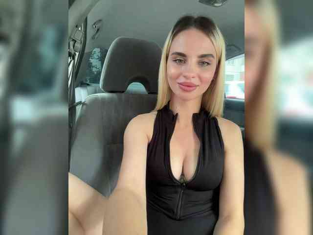 LedyMiya webcam