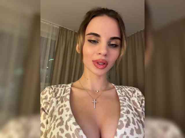 LedyMiya webcam