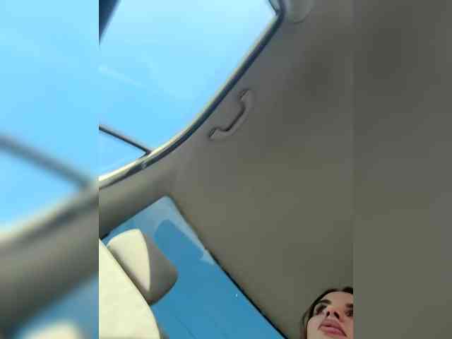 LedyMiya webcam