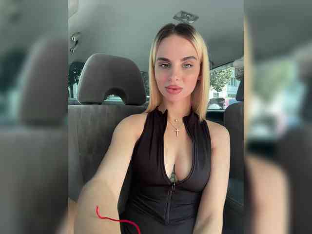 LedyMiya webcam