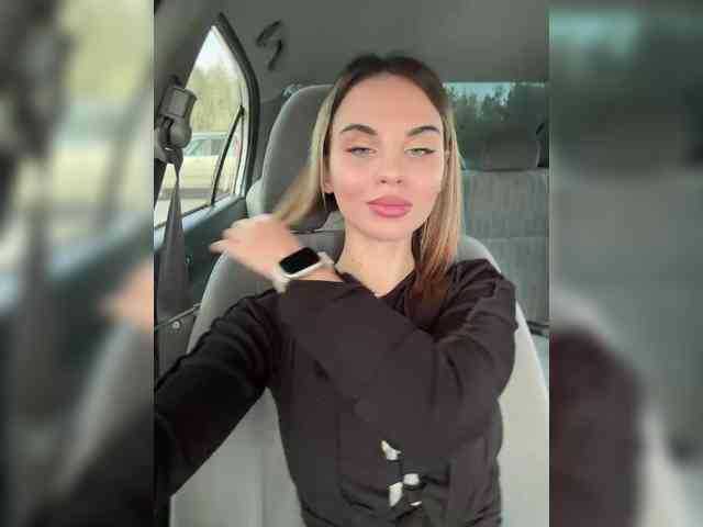 LedyMiya webcam