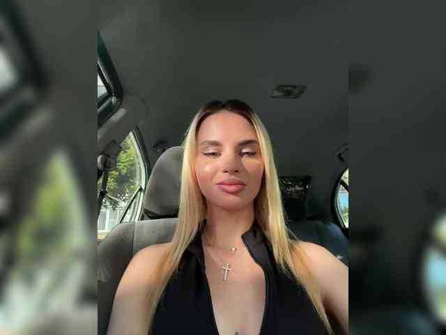 LedyMiya webcam