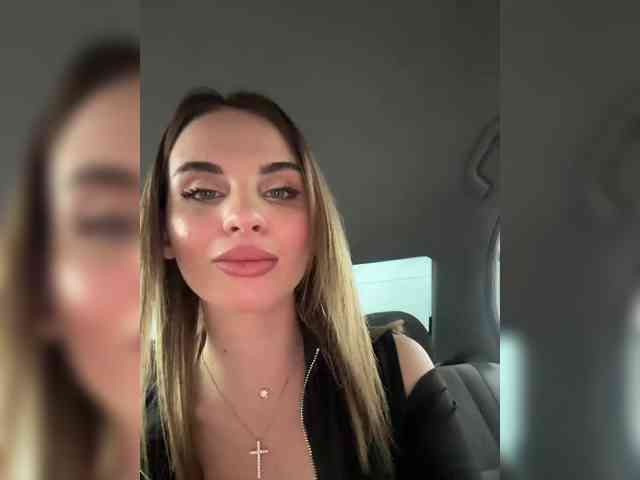 LedyMiya webcam