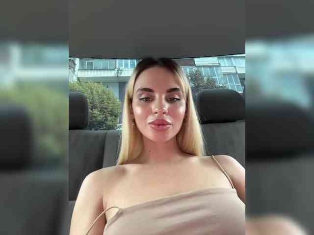 LedyMiya webcam