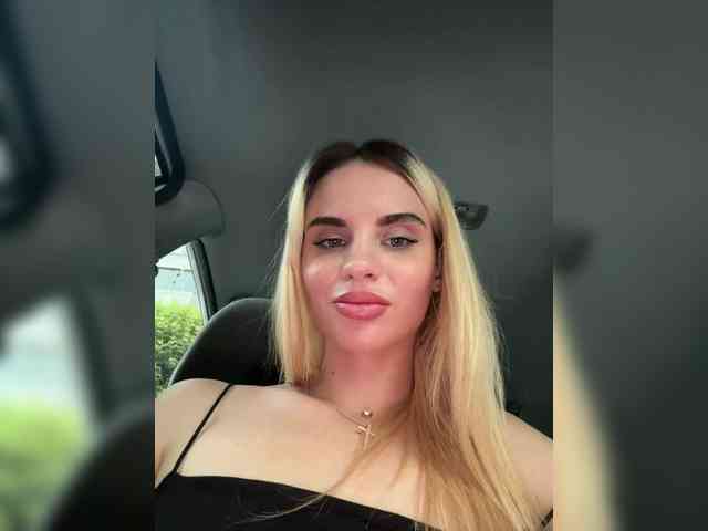 LedyMiya webcam