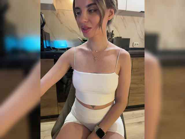 LedyMiya webcam