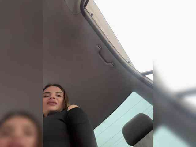 LedyMiya webcam