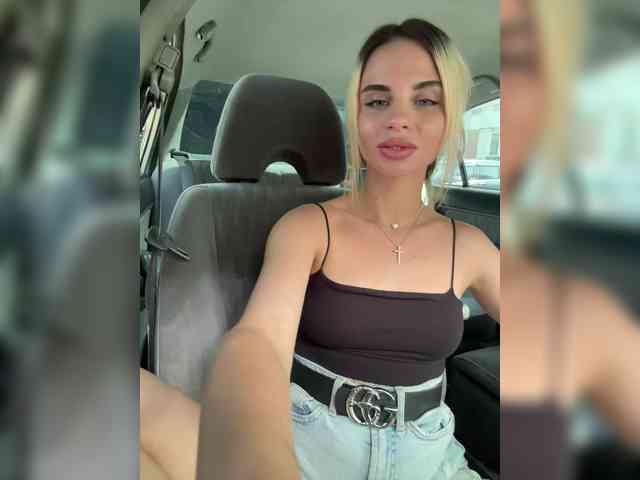 LedyMiya webcam