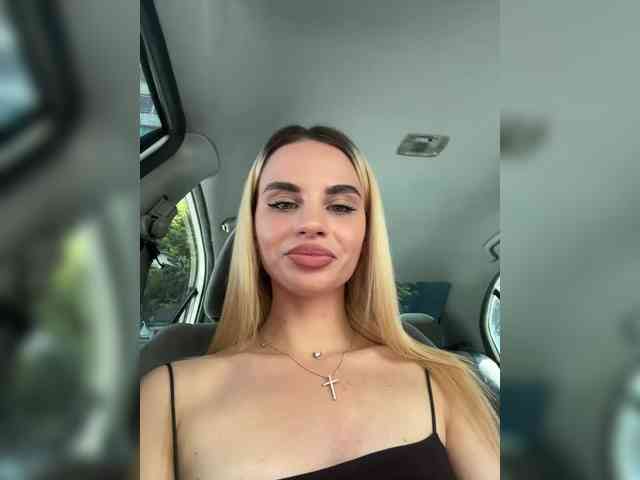 LedyMiya webcam