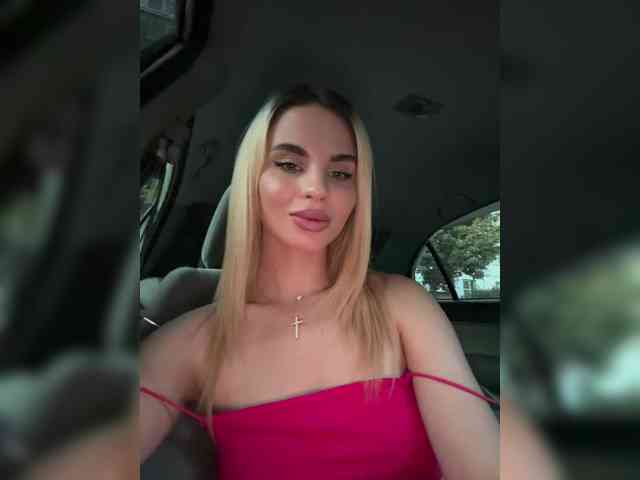 LedyMiya webcam
