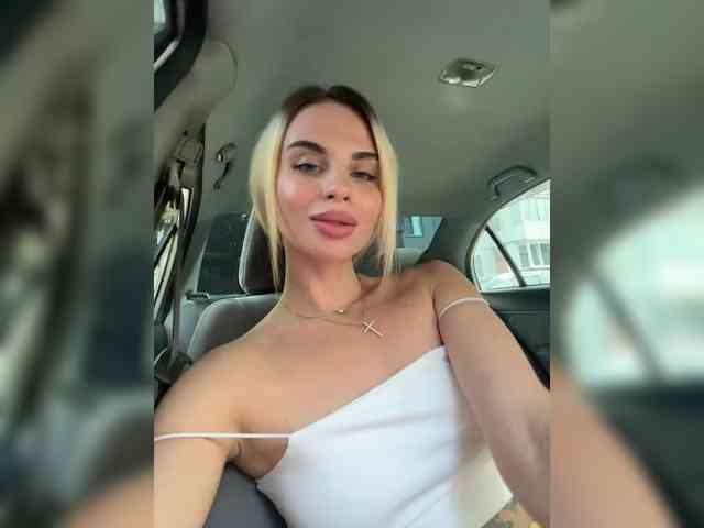 LedyMiya webcam