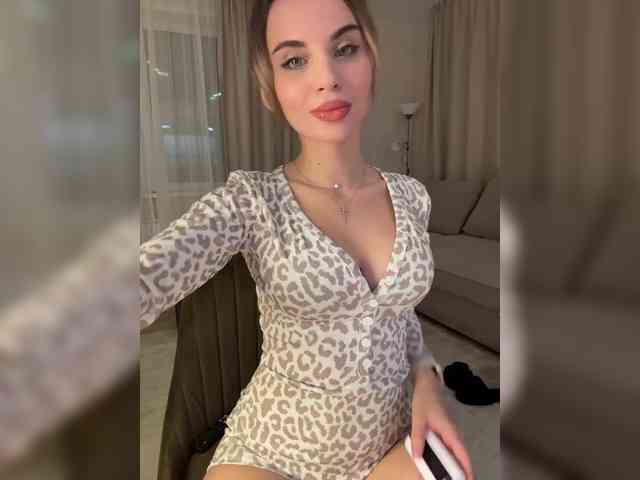 LedyMiya webcam