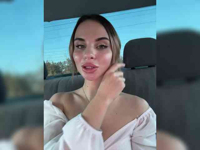 LedyMiya webcam