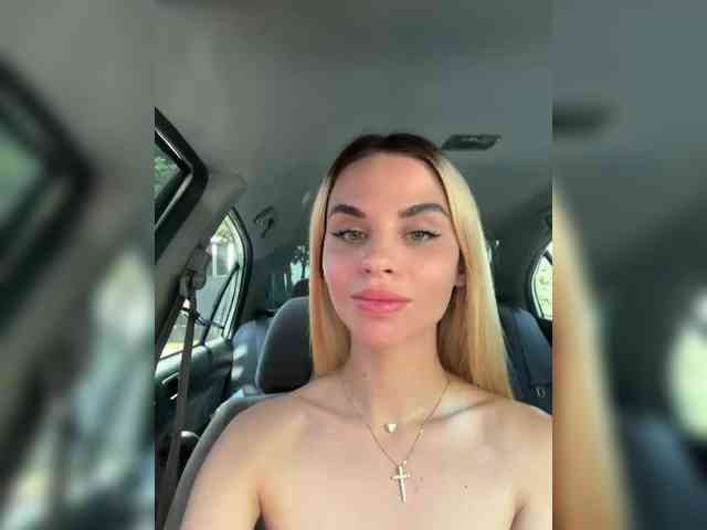 LedyMiya webcam